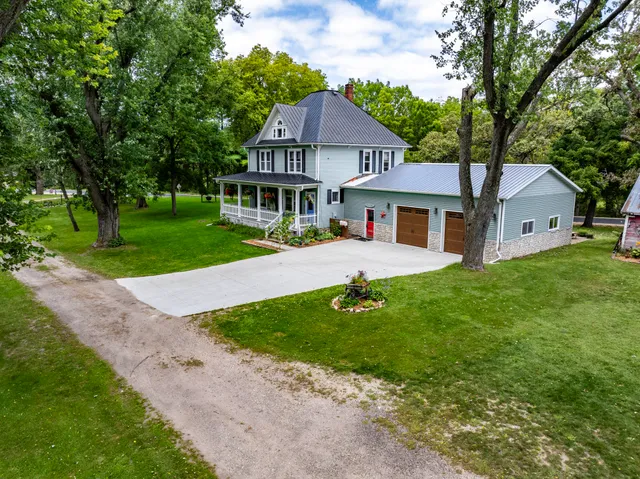 $649,000 | W5381 County Road West, Holmen, WI 54636