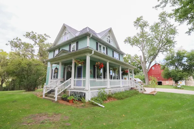 $649,000 | W5381 County Road West, Holmen, WI 54636