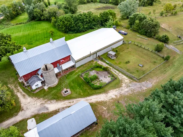 $649,000 | W5381 County Road West, Holmen, WI 54636