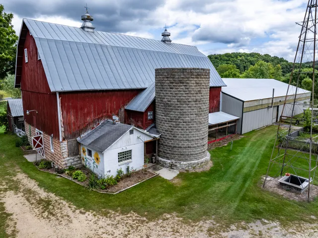 $649,000 | W5381 County Road West, Holmen, WI 54636