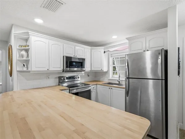 $354,900 | 1004 West 7th Street, New Smyrna Beach, FL 32168