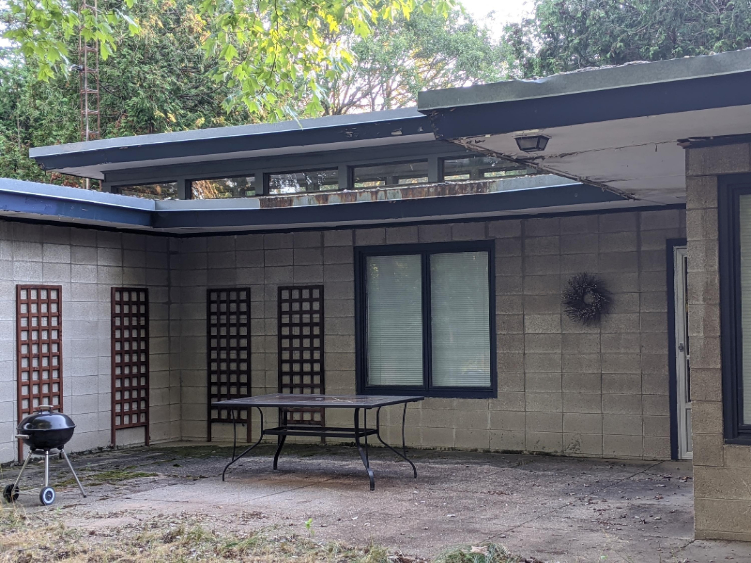 house_outisde_patio[1]