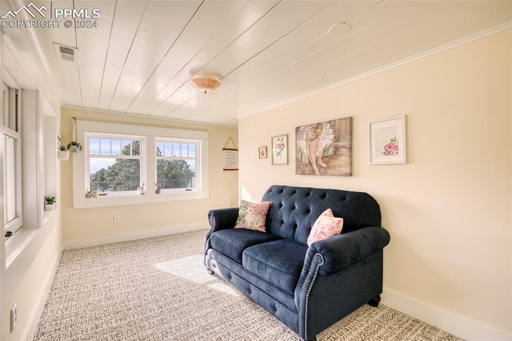 11508 Shaugnessy Road Colorado Springs, CO 80908 - Photo 21 of 49 a living room with furniture and a large window