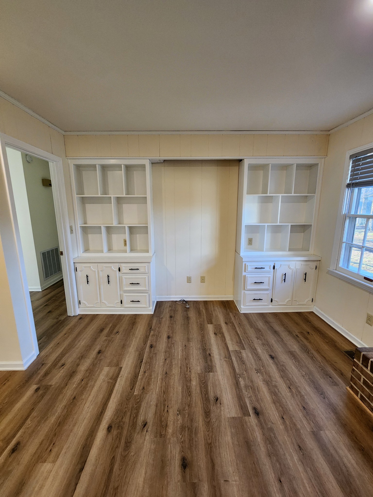 303 12 Oaks Road Tullahoma, TN 37388 - Photo 21 of 39 a bedroom with a bed and closet
