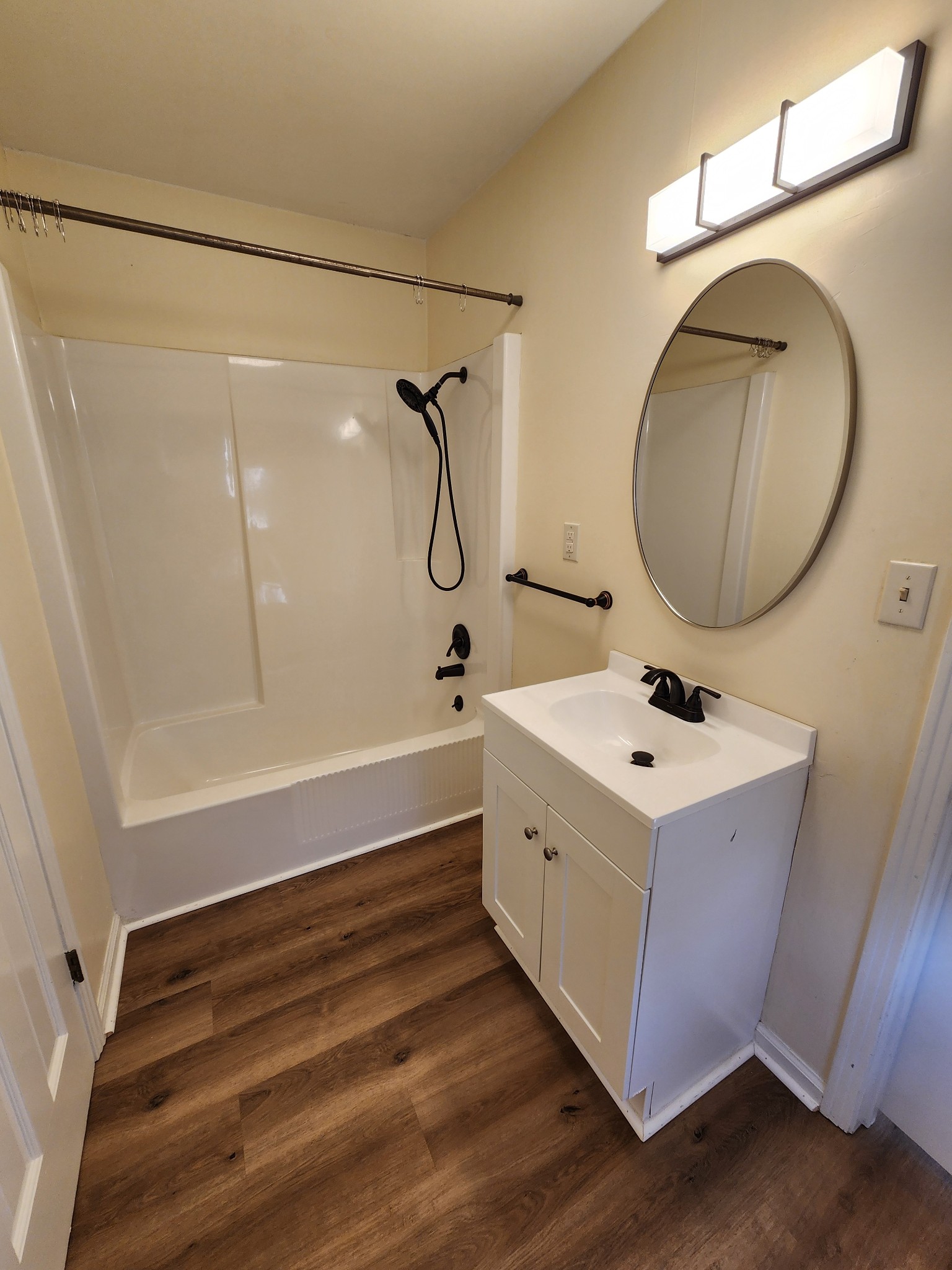 303 12 Oaks Road Tullahoma, TN 37388 - Photo 31 of 39 a bathroom with a sink and mirror with bathtub