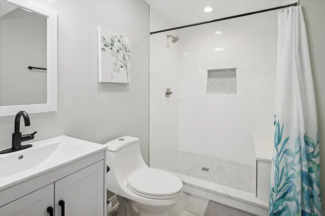 $5,999 | 5240 West Winnemac Avenue, Chicago, IL 60630