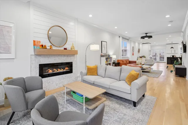 $5,499 | 5240 West Winnemac Avenue, Chicago, IL 60630