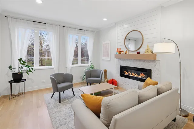 $5,499 | 5240 West Winnemac Avenue, Chicago, IL 60630