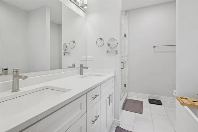 $5,999 | 5240 West Winnemac Avenue, Chicago, IL 60630