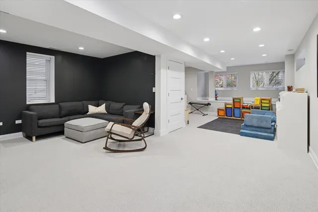 $5,999 | 5240 West Winnemac Avenue, Chicago, IL 60630