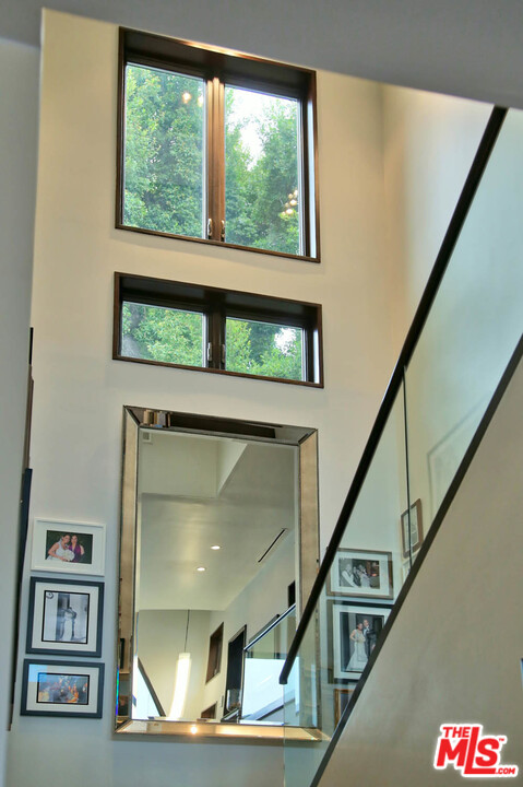 8532 Ridpath Drive Los Angeles, CA 90046 - Photo 25 of 52 a view of entryway