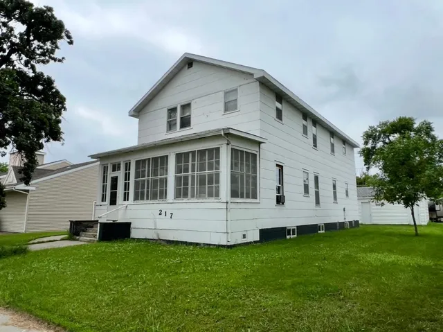 $99,900 | 217 5th Street South, Breckenridge, MN 56520