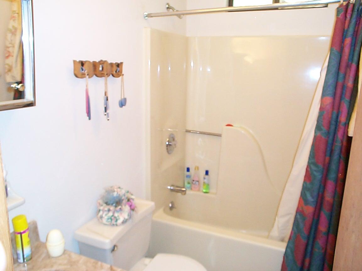 4030 Upper Notch Road Albrightsville, PA 18210 - Photo 5 of 9 Bathroom View