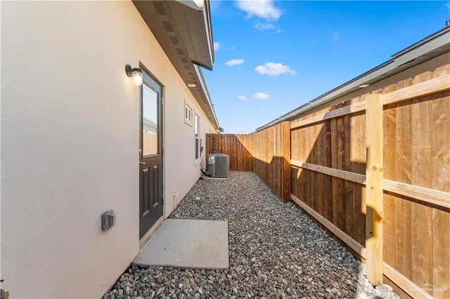 $1,100 | 3501 Jessica Lane, Unit 1, Weslaco, TX 78599