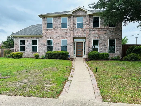 $438,000 | 748 Longleaf Drive, DeSoto, TX 75115