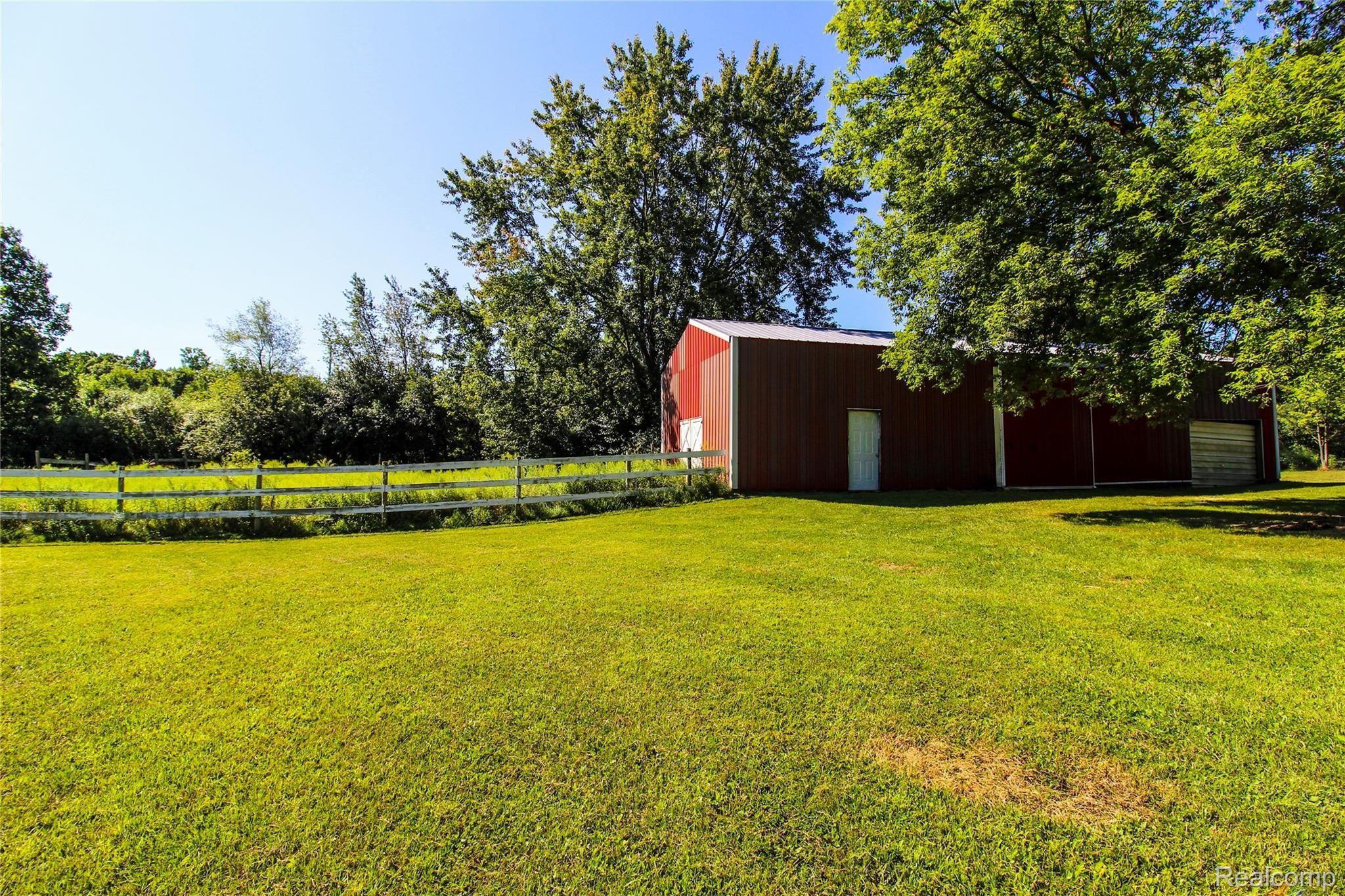 9032 East Bristol Road Davison, MI 48423 - Photo 53 of 62 Barn (2).jpg