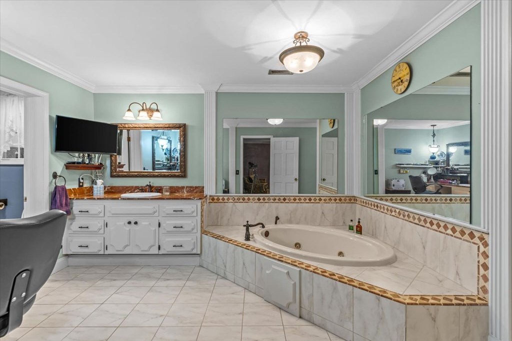 2118 Stonebridge Road Dothan, AL 36301 - Photo 35 of 54 Owners jacuzzi