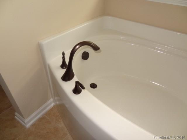 8942 Inverness Bay Road Charlotte, NC 28278 - Photo 11 of 24 Gallery Image 11