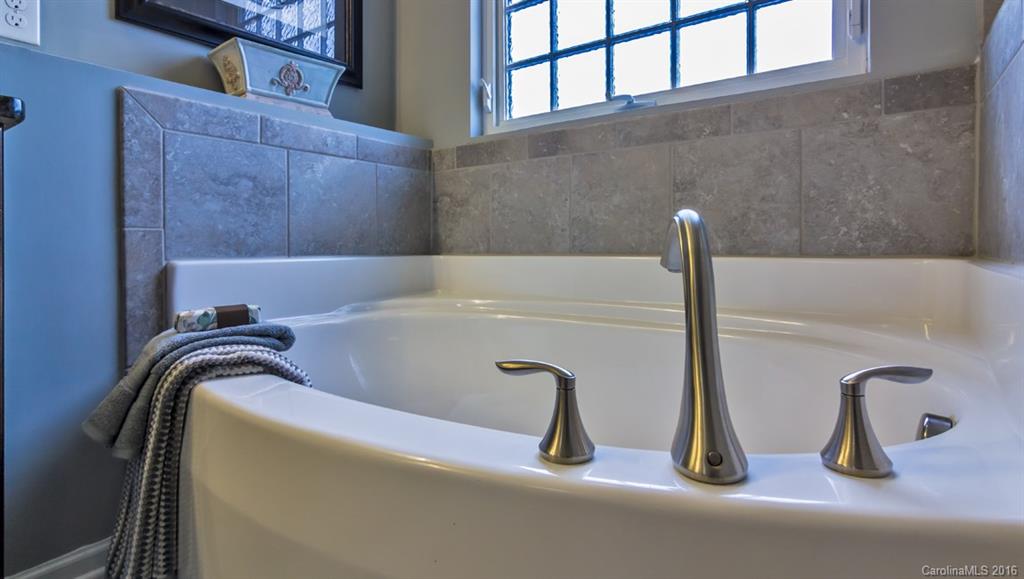 8942 Inverness Bay Road Charlotte, NC 28278 - Photo 14 of 24 Gallery Image 14