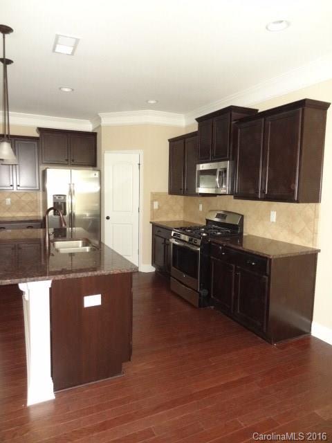 8942 Inverness Bay Road Charlotte, NC 28278 - Photo 4 of 24 Gallery Image 4