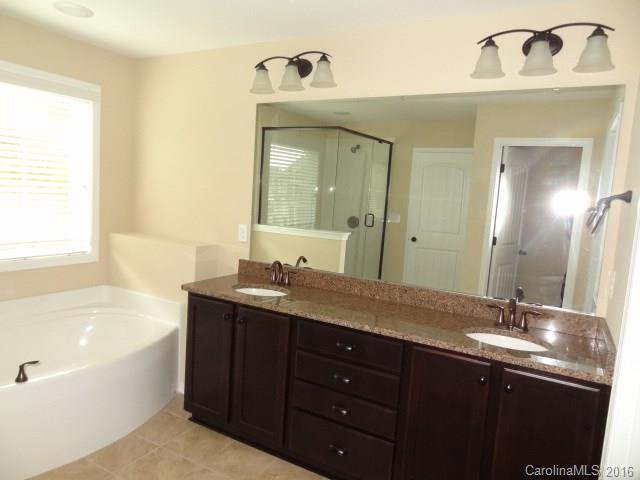 8942 Inverness Bay Road Charlotte, NC 28278 - Photo 10 of 24 Gallery Image 10