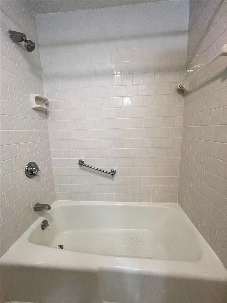 1371 Mendon Road, Unit 28 Woonsocket, RI 02895 - Photo 14 of 20