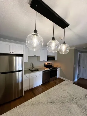 $1,825 | 1371 Mendon Road, Unit 28, Woonsocket, RI 02895