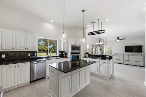 $1,075,000 | 900 Canyonwood Drive, Dripping Springs, TX 78620