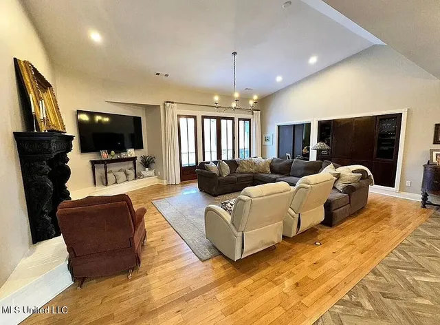 $679,900 | 1202 White Oak Drive, Hernando, MS 38632