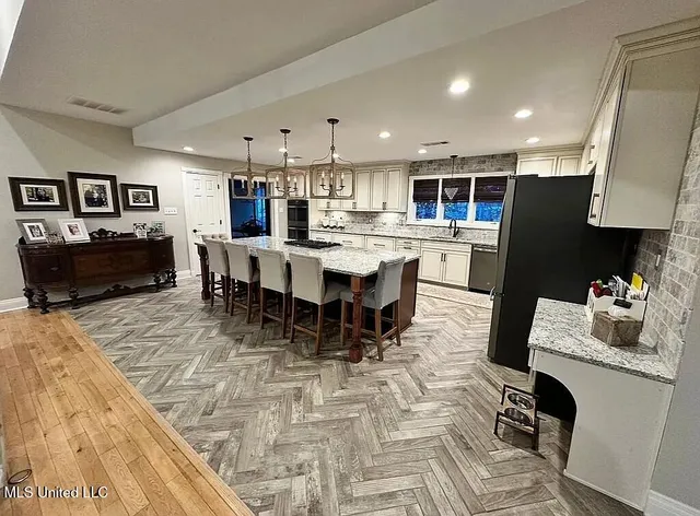 $679,900 | 1202 White Oak Drive, Hernando, MS 38632