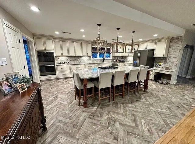 $679,900 | 1202 White Oak Drive, Hernando, MS 38632