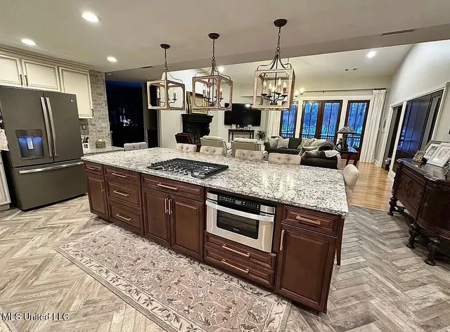 $679,900 | 1202 White Oak Drive, Hernando, MS 38632