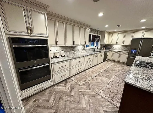 $679,900 | 1202 White Oak Drive, Hernando, MS 38632