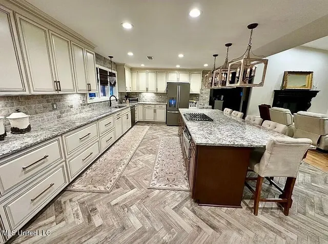 $679,900 | 1202 White Oak Drive, Hernando, MS 38632