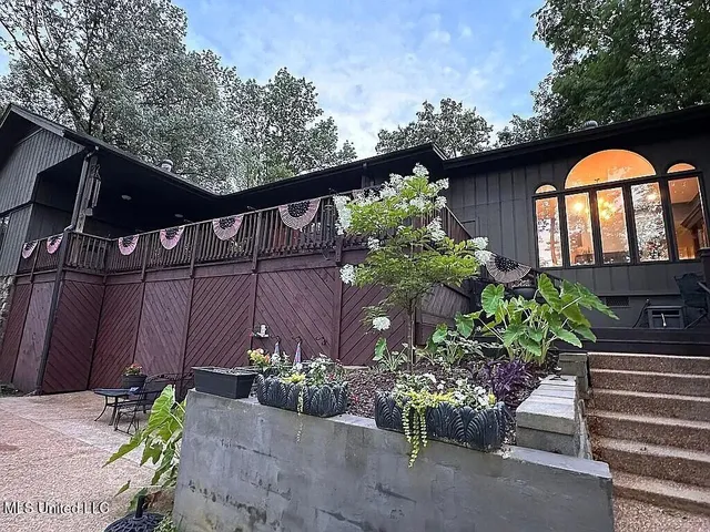 $679,900 | 1202 White Oak Drive, Hernando, MS 38632