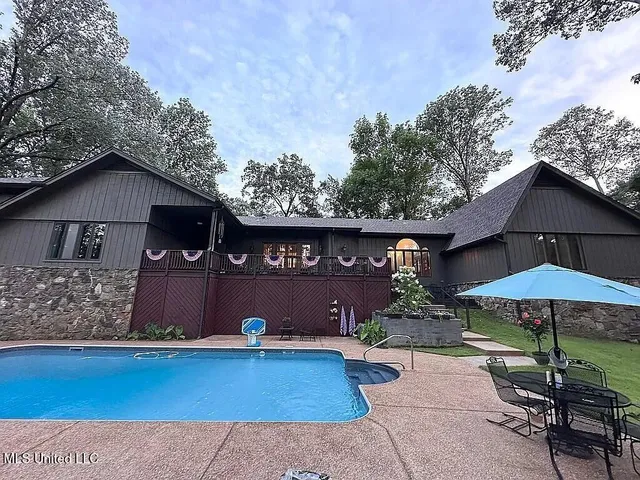 $679,900 | 1202 White Oak Drive, Hernando, MS 38632