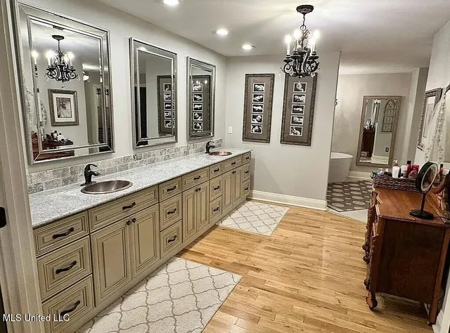 $679,900 | 1202 White Oak Drive, Hernando, MS 38632