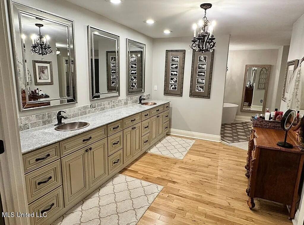 1202 White Oak Drive Hernando, MS 38632 - Photo 5 of 41 Master Bathroom
