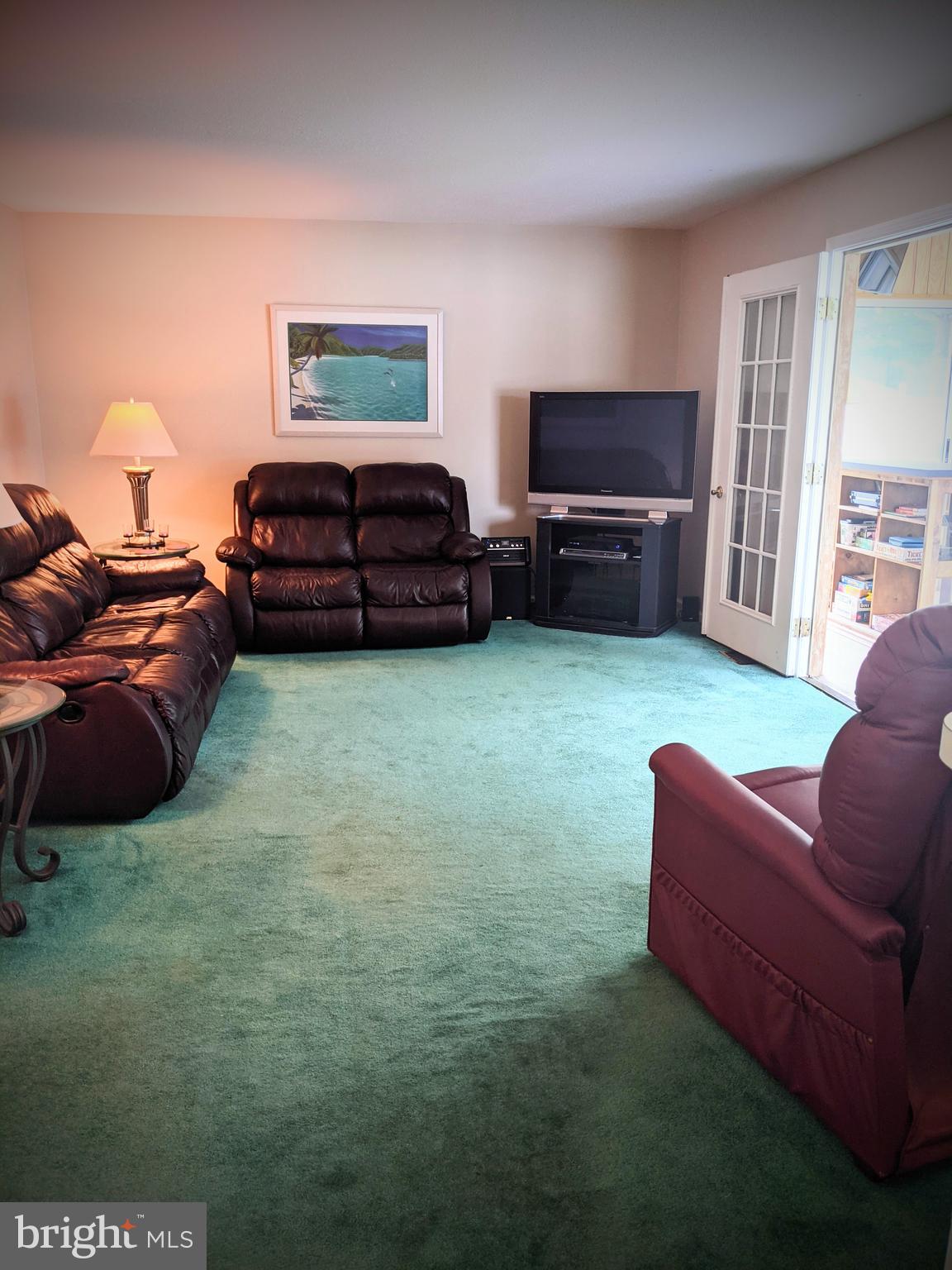 41 Wayside Road Berlin, NJ 08009 - Photo 11 of 33 Living room.