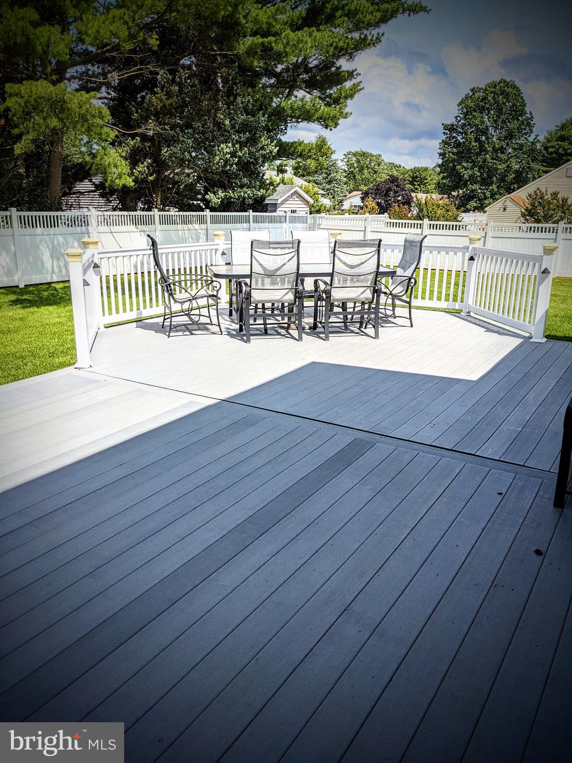 41 Wayside Road Berlin, NJ 08009 - Photo 3 of 33 Deck.