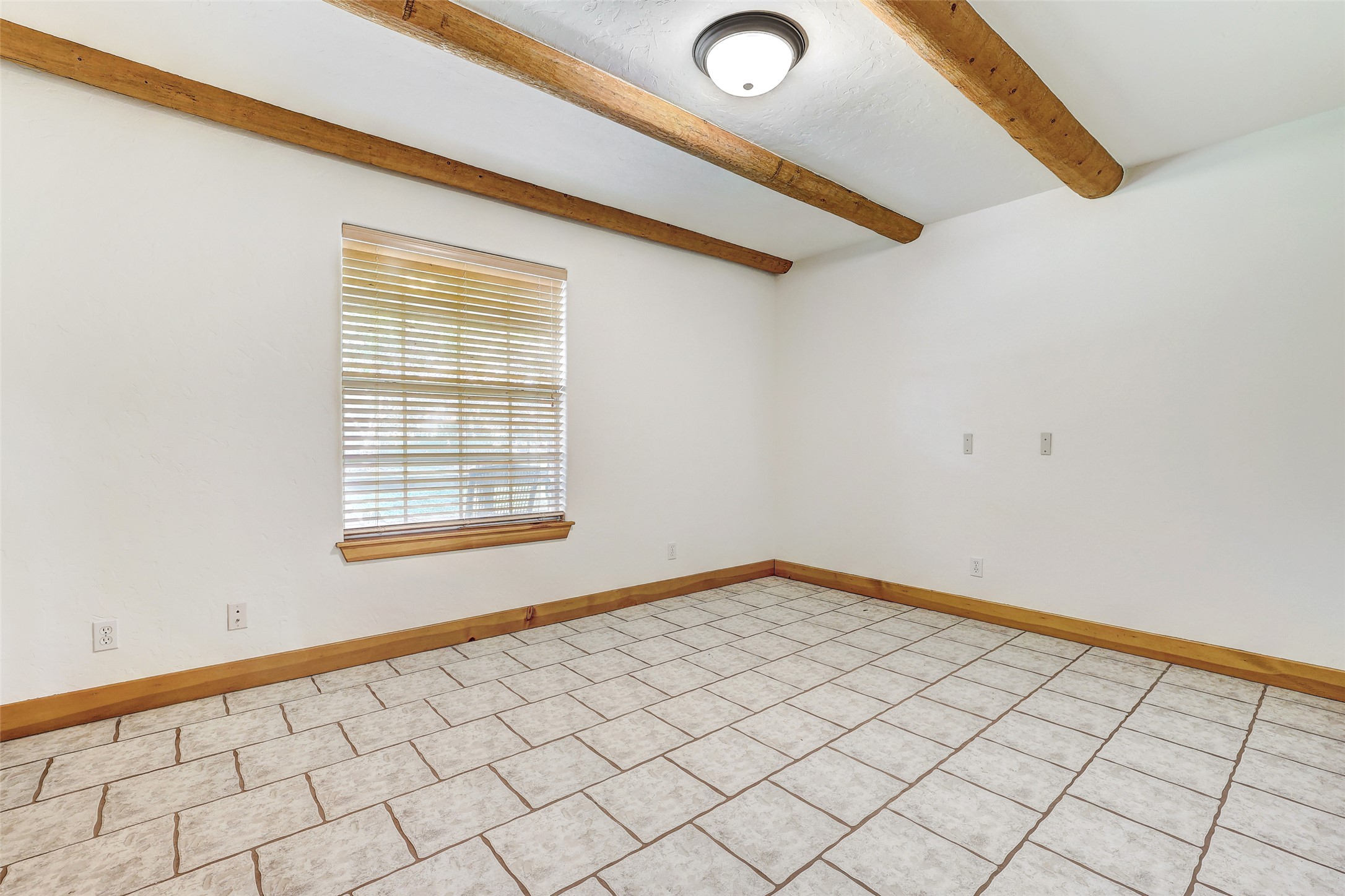 125 Kyle Lane Georgetown, TX 78633 - Photo 22 of 34 en empty room with window
