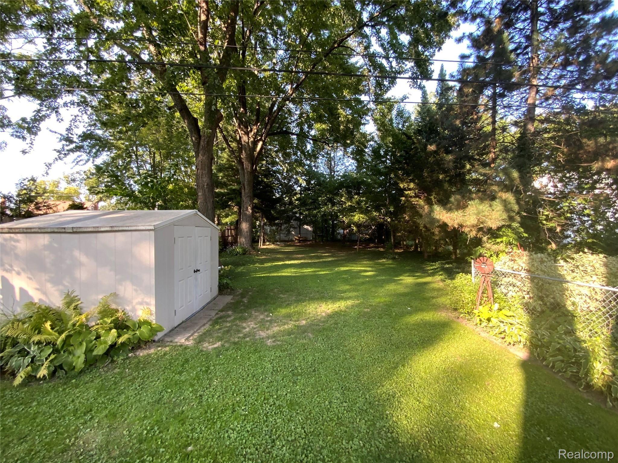 2152 Roslyn Road Grosse Pointe, MI 48236 - Photo 39 of 41 Photo Sep 21, 5 08 30 PM.jpg