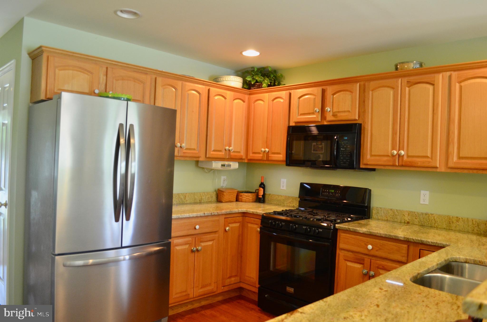 610 Courthouse Circle Lititz, PA 17543 - Photo 10 of 53 granite counters and lots fo cabinets