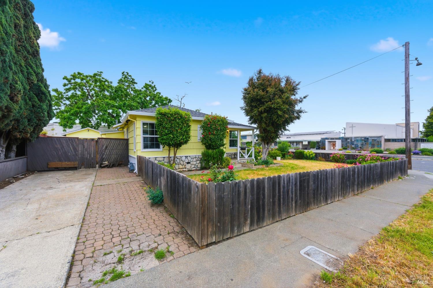 691 Annette Avenue Vallejo, CA 94591 - Photo 34 of 41 a view of a pathway and a wrought fence