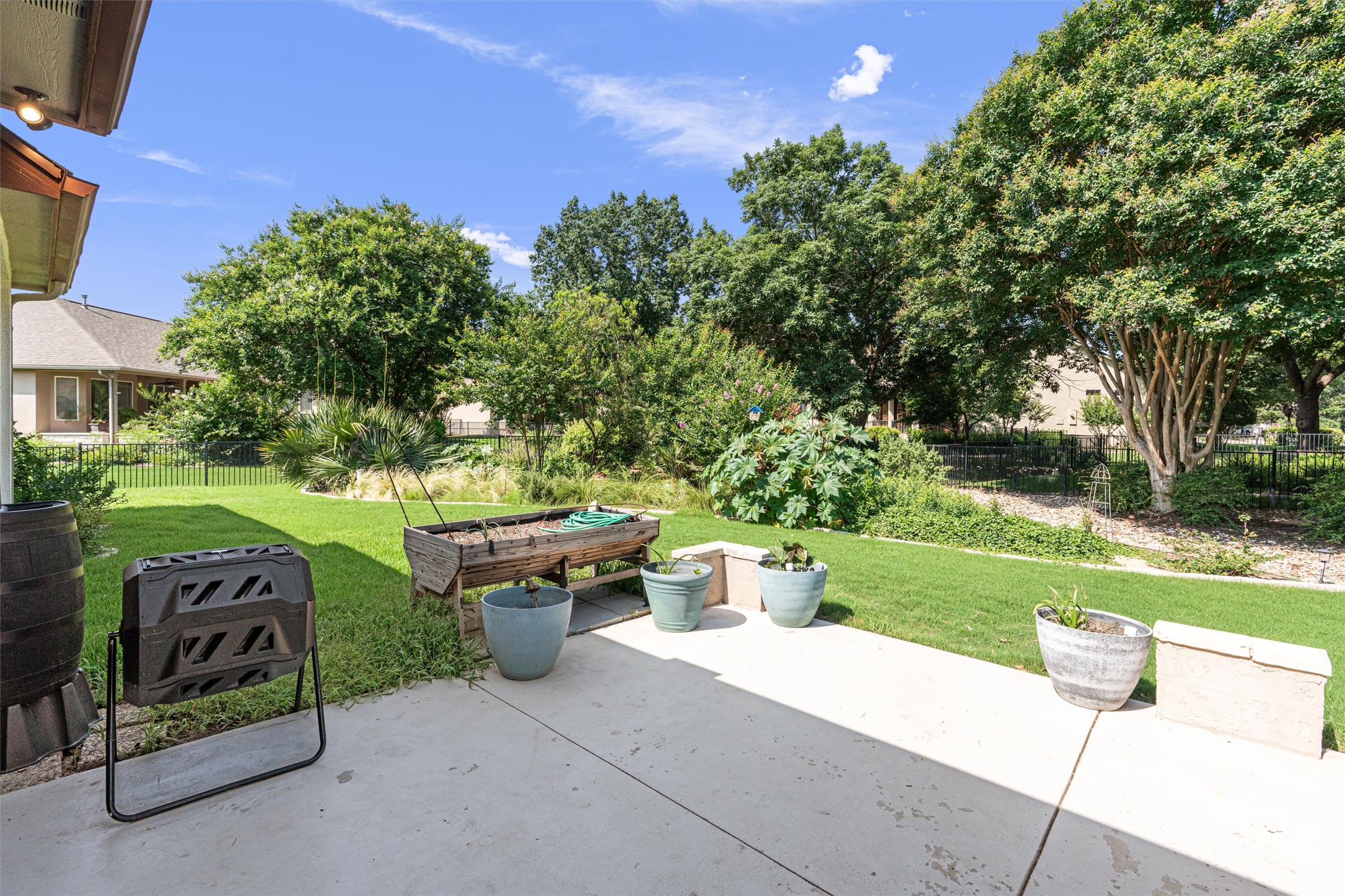 282 Trail Of The Flowers Georgetown, TX 78633 - Photo 32 of 38 a backyard of a house with table and chairs