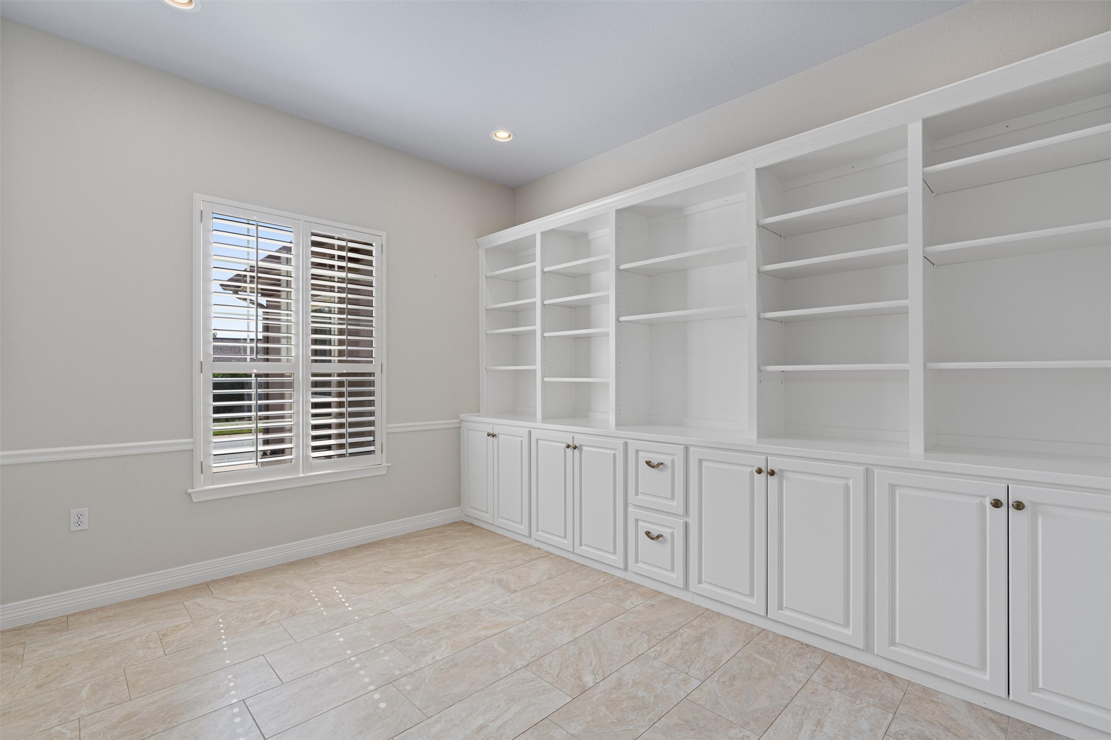282 Trail Of The Flowers Georgetown, TX 78633 - Photo 6 of 38 a view of an empty room with a window