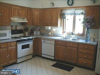 8 Rossi Road Cookstown, NJ 08511 - Photo 3 of 6 Kitchen