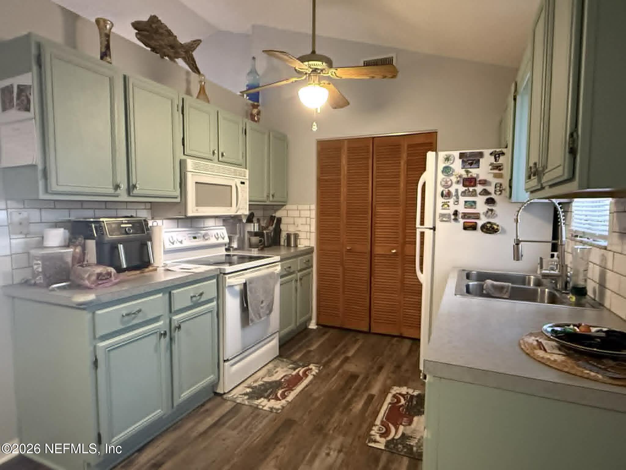 209 Scott Street Interlachen, FL 32148 - Photo 5 of 17 c54510c4-7c41-4a34-9bf3-938ce2fb1d07