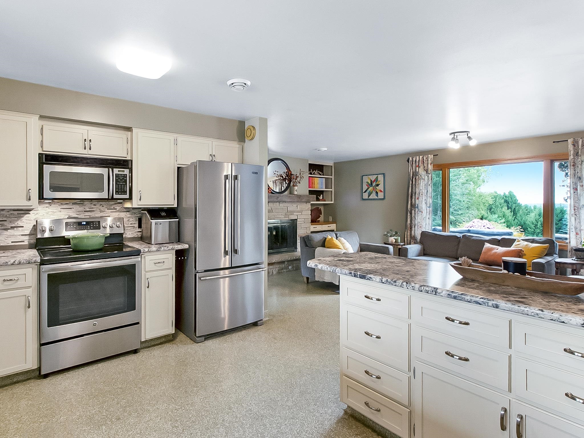 W7610 Grand View Road Hortonville, WI 54944 - Photo 5 of 35 Gallery Image 5