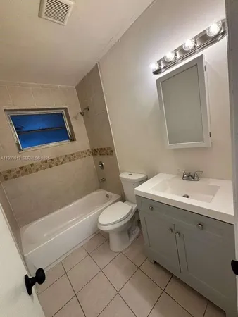 $2,600 | 561 Northwest 113th Street, Unit 563, Miami Shores, FL 33168